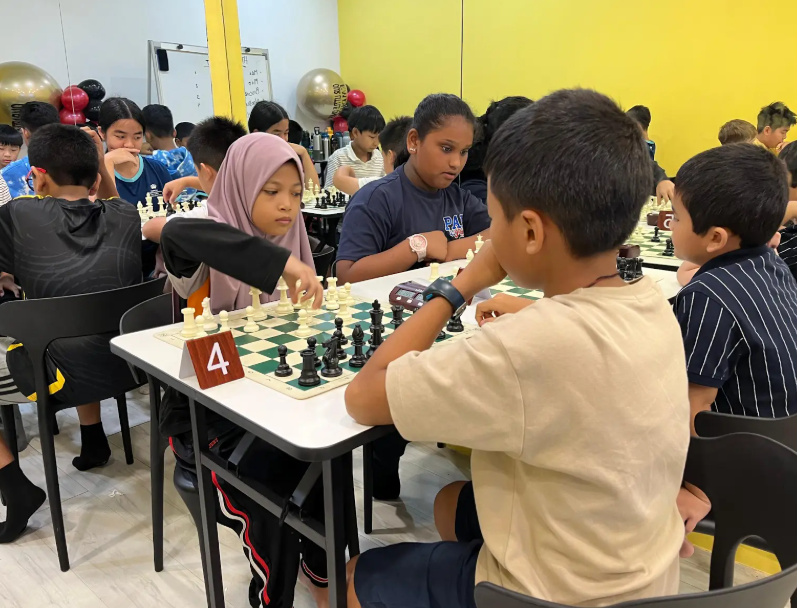 ZÉRA Mom Club. Road to Grandmaster - Chess Class