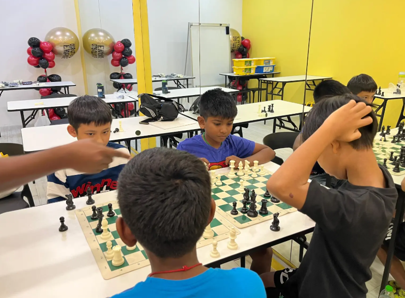 ZÉRA Mom Club. Road to Grandmaster - Chess Class